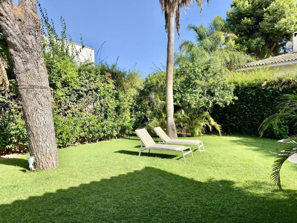 4 soveværelse Villa til salg i Los Monteros med swimmingpool garage - € 1.900.000 (Ref: 9190886)