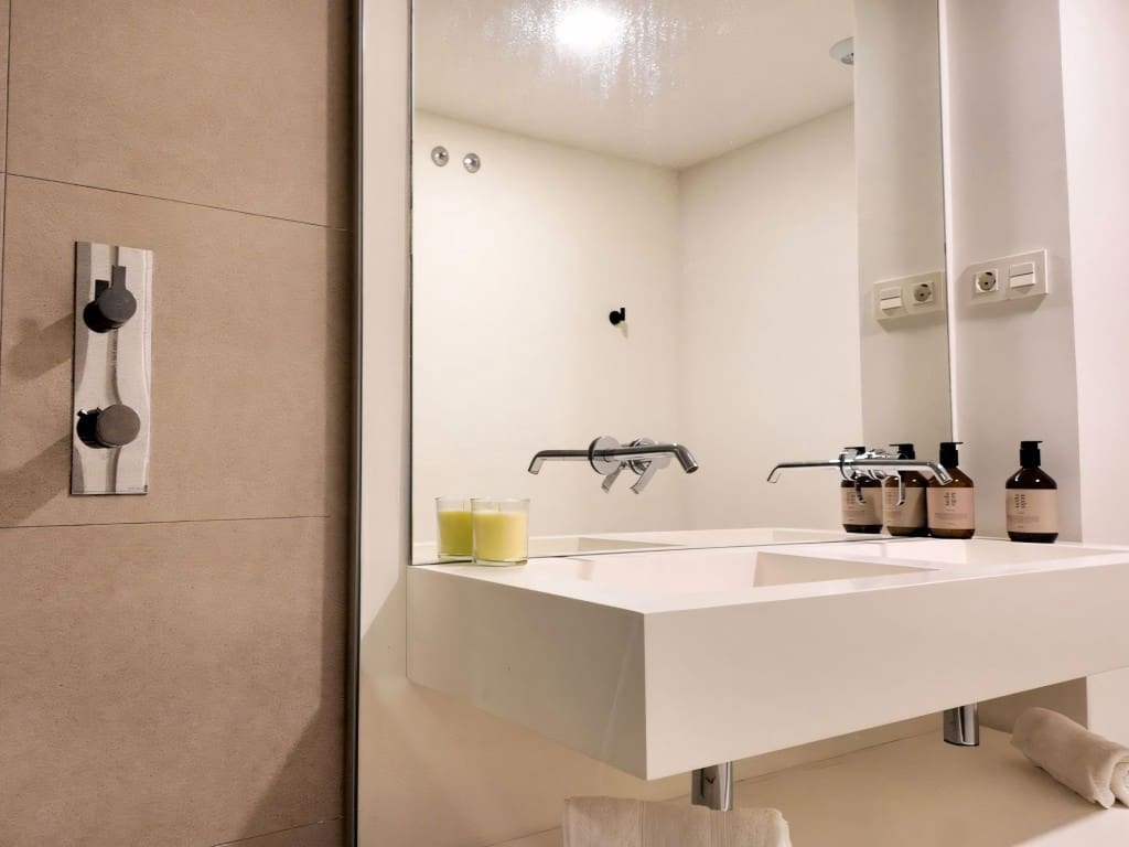 2 bedroom Apartment for sale in La Cala de Mijas with pool - € 629,999 (Ref: 9192098)