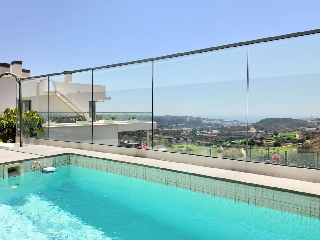 2 bedroom Apartment for sale in La Cala de Mijas with pool - € 629,999 (Ref: 9192098)