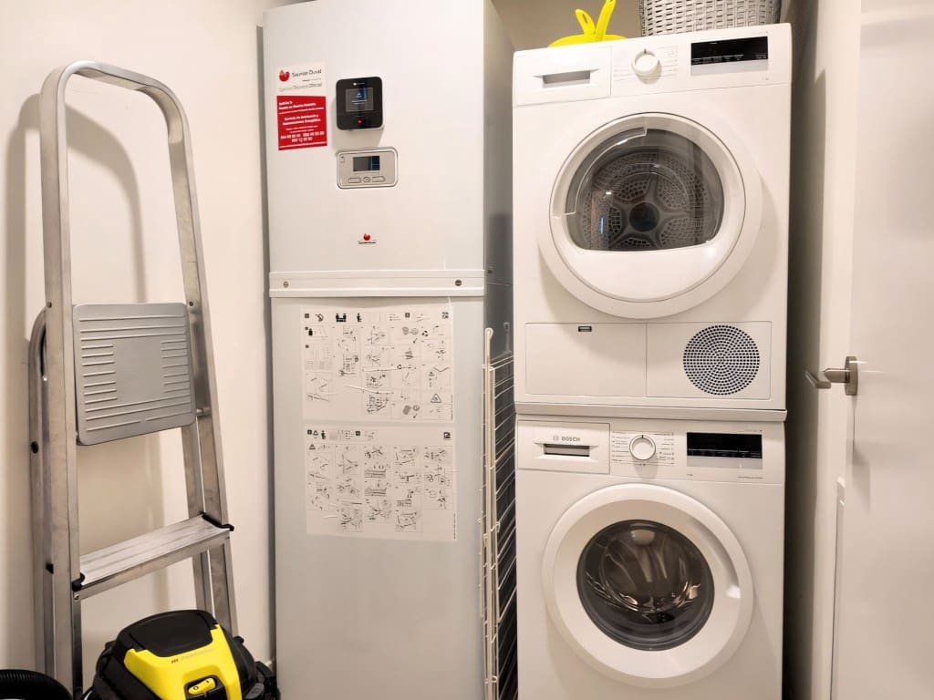 2 bedroom Apartment for sale in La Cala de Mijas with pool - € 629,999 (Ref: 9192098)