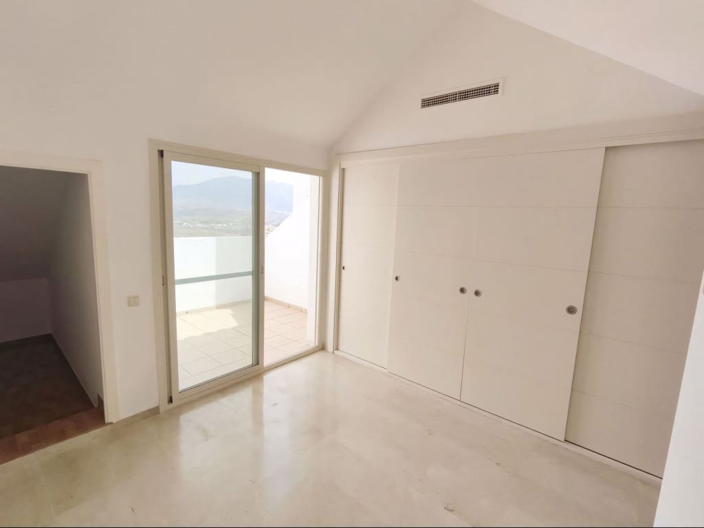 3 soveværelse Byhus til salg i La Cala de Mijas med swimmingpool garage - € 524.999 (Ref: 9195321)