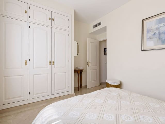 3 bedroom Penthouse for sale in Nueva Andalucia, Marbella with pool - € 649,000 (Ref: 9202239)