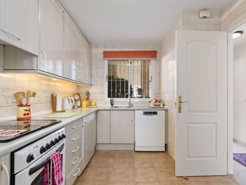 3 slaapkamer Penthouse te koop in Nueva Andalucia met zwembad - € 649.000 (Ref: 9202239)