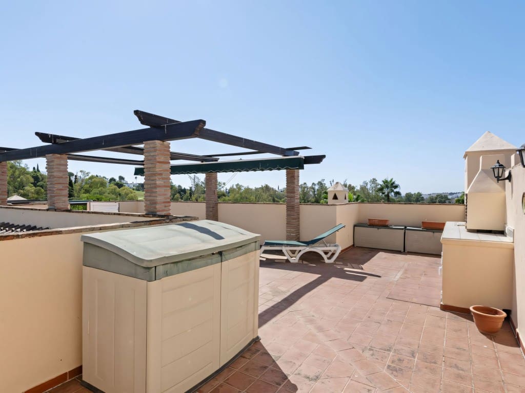 3 slaapkamer Penthouse te koop in Nueva Andalucia met zwembad - € 649.000 (Ref: 9202239)