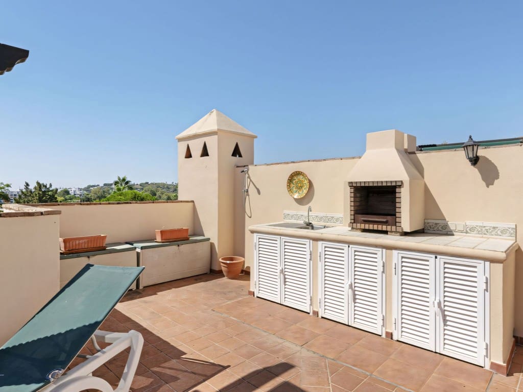 3 slaapkamer Penthouse te koop in Nueva Andalucia met zwembad - € 649.000 (Ref: 9202239)