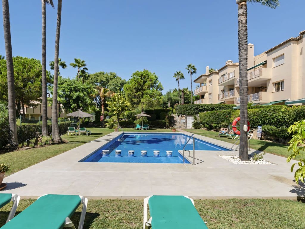 3 slaapkamer Penthouse te koop in Nueva Andalucia met zwembad - € 649.000 (Ref: 9202239)