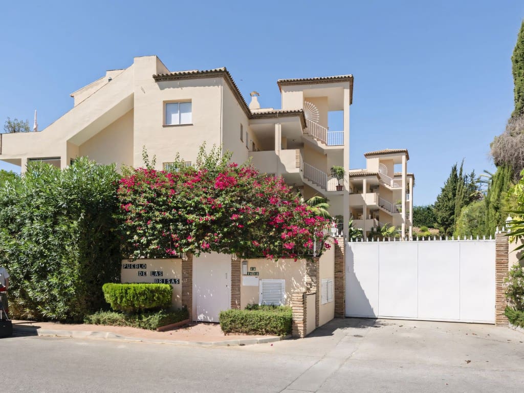 3 slaapkamer Penthouse te koop in Nueva Andalucia met zwembad - € 649.000 (Ref: 9202239)