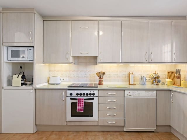 3 bedroom Penthouse for sale in Nueva Andalucia, Marbella with pool - € 649,000 (Ref: 9202239)