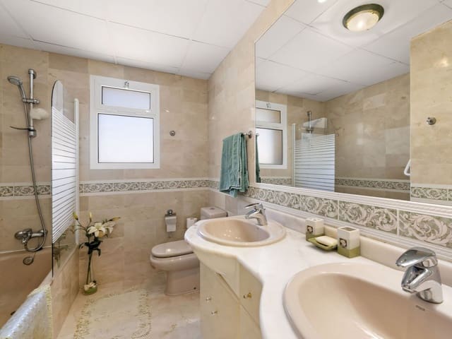 3 bedroom Penthouse for sale in Nueva Andalucia, Marbella with pool - € 649,000 (Ref: 9202239)