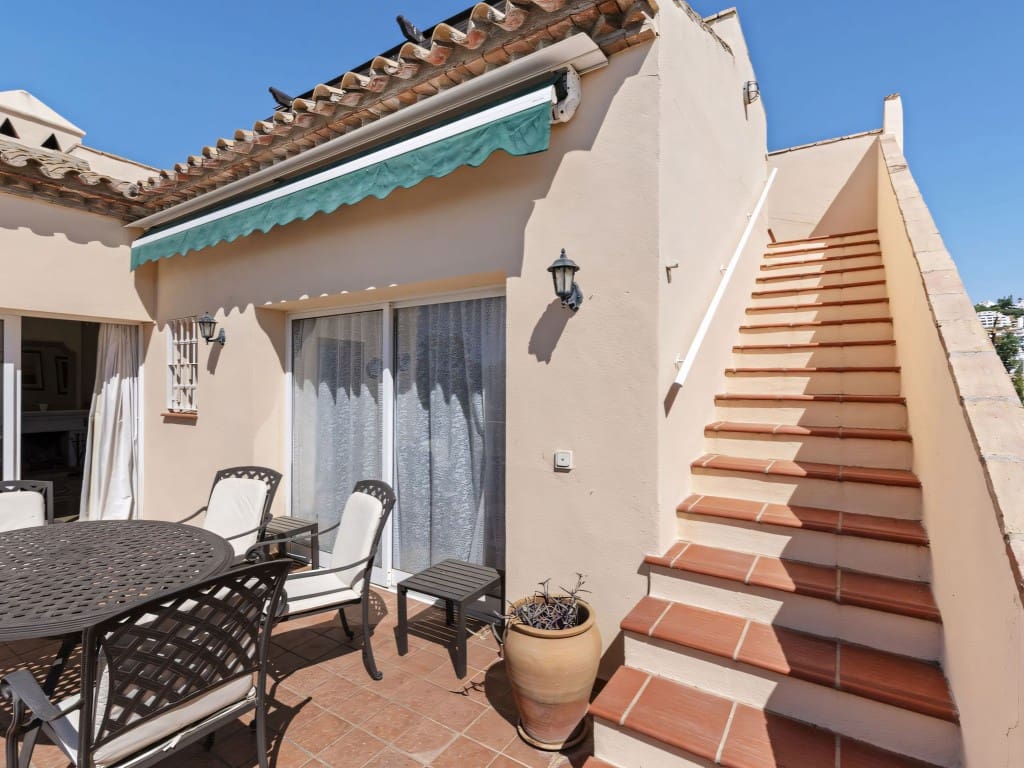 3 slaapkamer Penthouse te koop in Nueva Andalucia met zwembad - € 649.000 (Ref: 9202239)