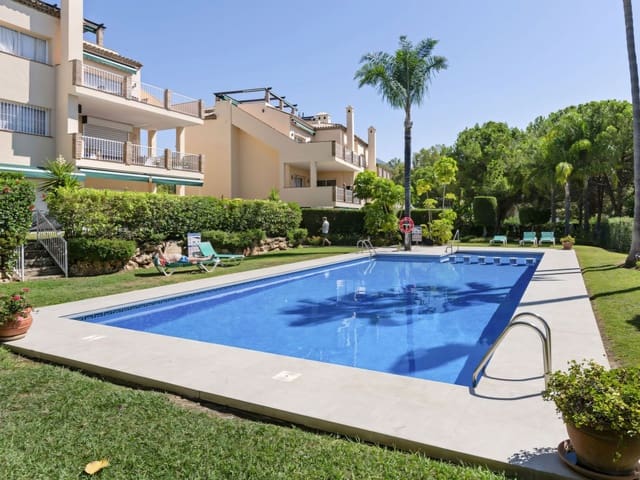 3 bedroom Penthouse for sale in Nueva Andalucia, Marbella with pool - € 649,000 (Ref: 9202239)