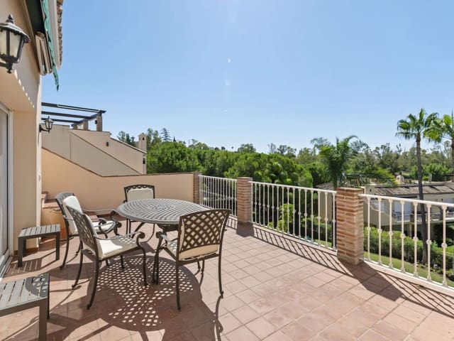3 bedroom Penthouse for sale in Nueva Andalucia, Marbella with pool - € 649,000 (Ref: 9202239)