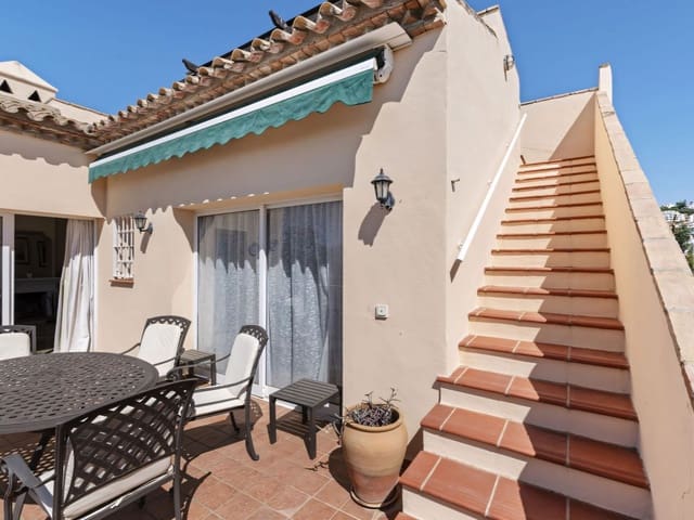 3 bedroom Penthouse for sale in Nueva Andalucia, Marbella with pool - € 649,000 (Ref: 9202239)