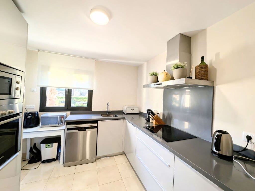 2 soveværelse Lejlighed til salg i Los Flamingos med swimmingpool - € 475.000 (Ref: 9208148)