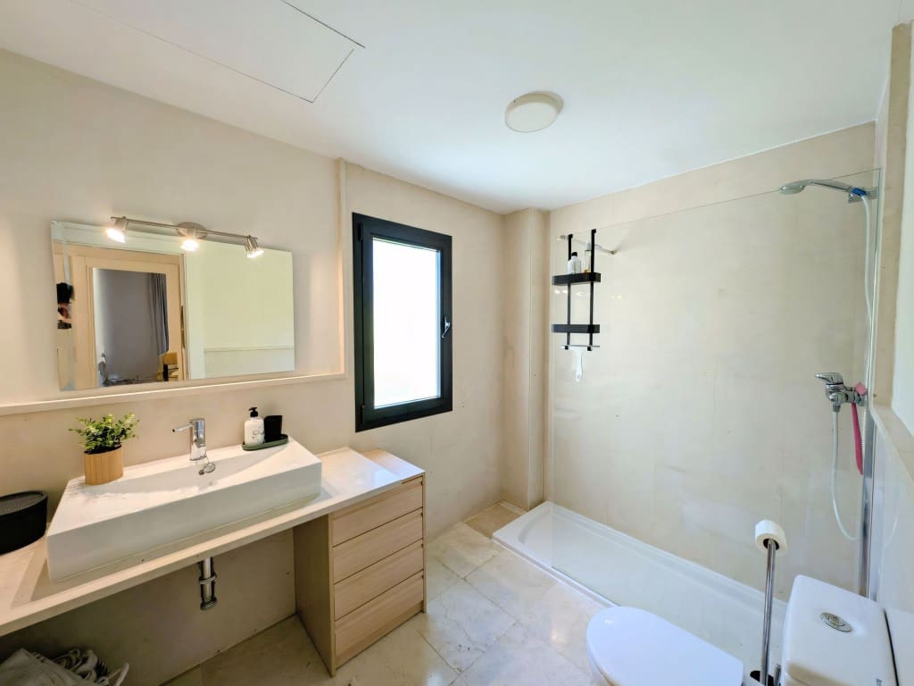 2 soveværelse Lejlighed til salg i Los Flamingos med swimmingpool - € 475.000 (Ref: 9208148)