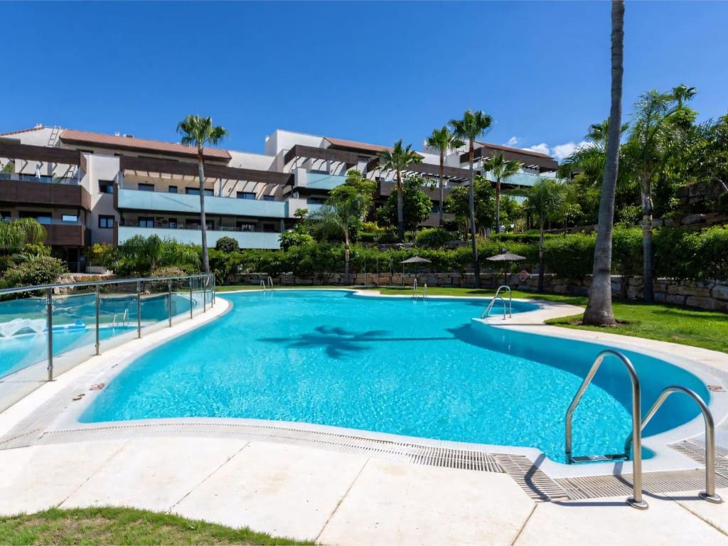 2 soveværelse Lejlighed til salg i Los Flamingos med swimmingpool - € 475.000 (Ref: 9208148)