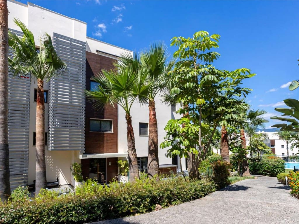 2 soveværelse Lejlighed til salg i Los Flamingos med swimmingpool - € 475.000 (Ref: 9208148)