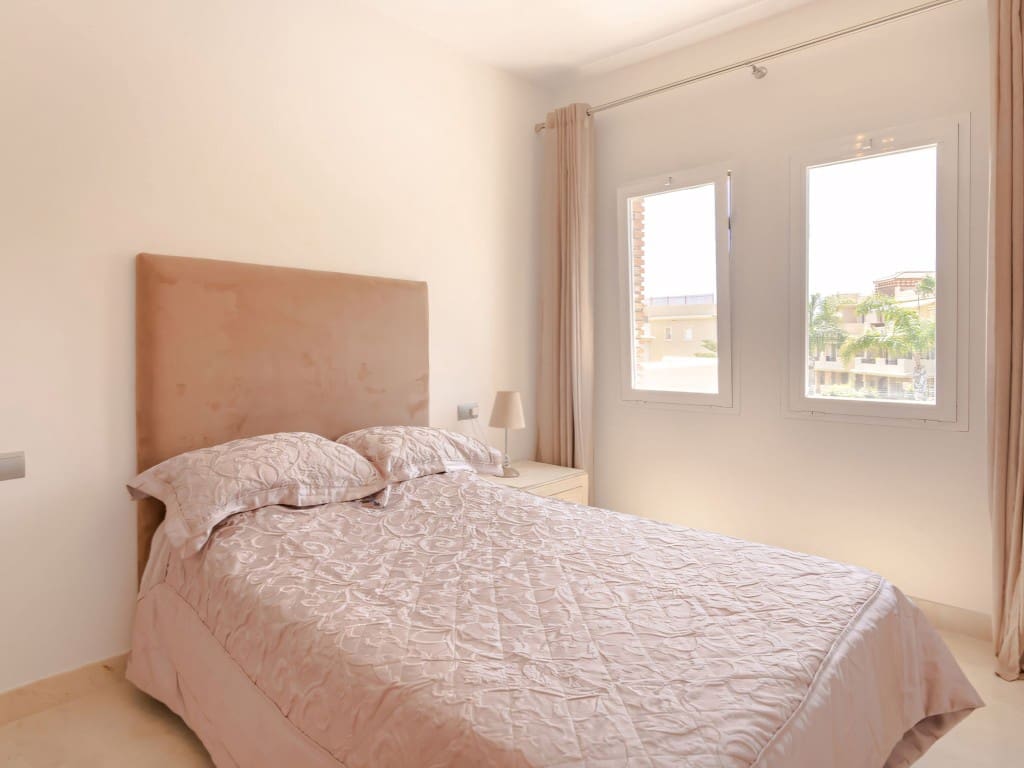 3 bedroom Penthouse for sale in Benahavis with pool - € 448,000 (Ref: 9208150)