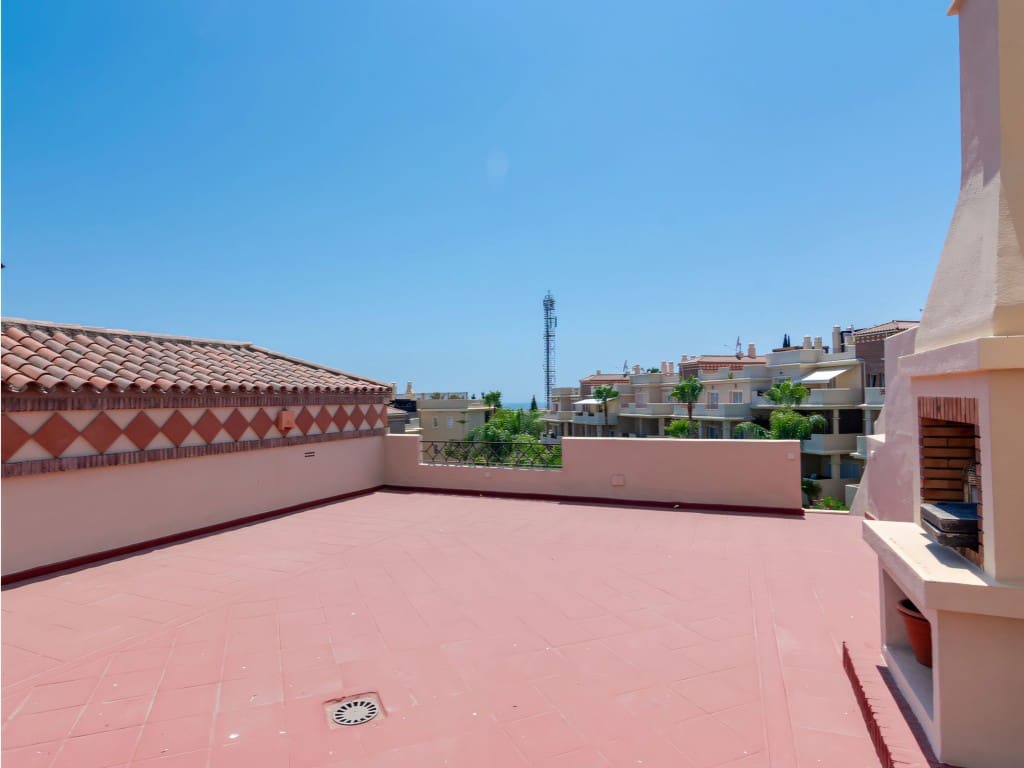 3 bedroom Penthouse for sale in Benahavis with pool - € 448,000 (Ref: 9208150)