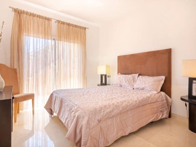 3 bedroom Penthouse for sale in Benahavís with pool - € 448,000 (Ref: 9208150)