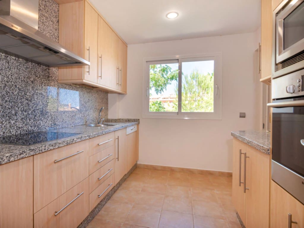 3 bedroom Penthouse for sale in Benahavis with pool - € 448,000 (Ref: 9208150)