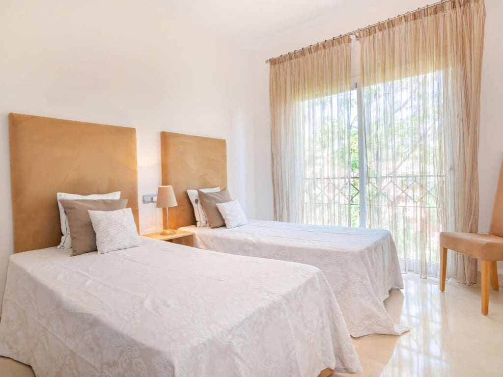 3 bedroom Penthouse for sale in Benahavis with pool - € 448,000 (Ref: 9208150)