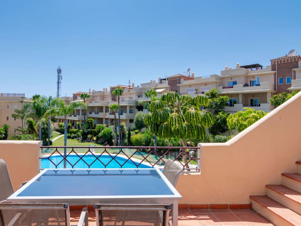 3 bedroom Penthouse for sale in Benahavis with pool - € 448,000 (Ref: 9208150)