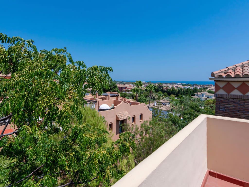 3 bedroom Penthouse for sale in Benahavis with pool - € 448,000 (Ref: 9208150)