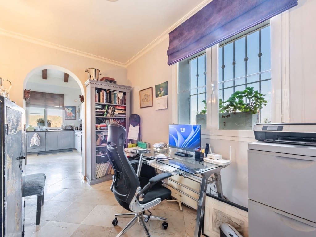 4 sypialnia Willa na sprzedaż w Istan z basenem garażem - 1 850 000 € (Ref: 9214883)