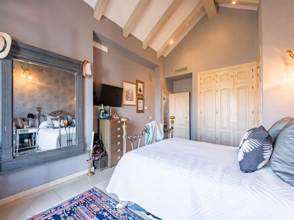 4 sypialnia Willa na sprzedaż w Istan z basenem garażem - 1 850 000 € (Ref: 9214883)