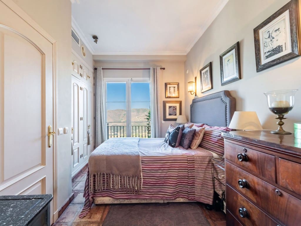 4 sypialnia Willa na sprzedaż w Istan z basenem garażem - 1 850 000 € (Ref: 9214883)