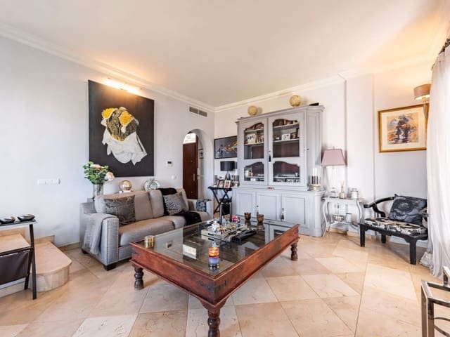 4 sypialnia Willa na sprzedaż w Istán z basenem garażem - 1 850 000 € (Ref: 9214883)