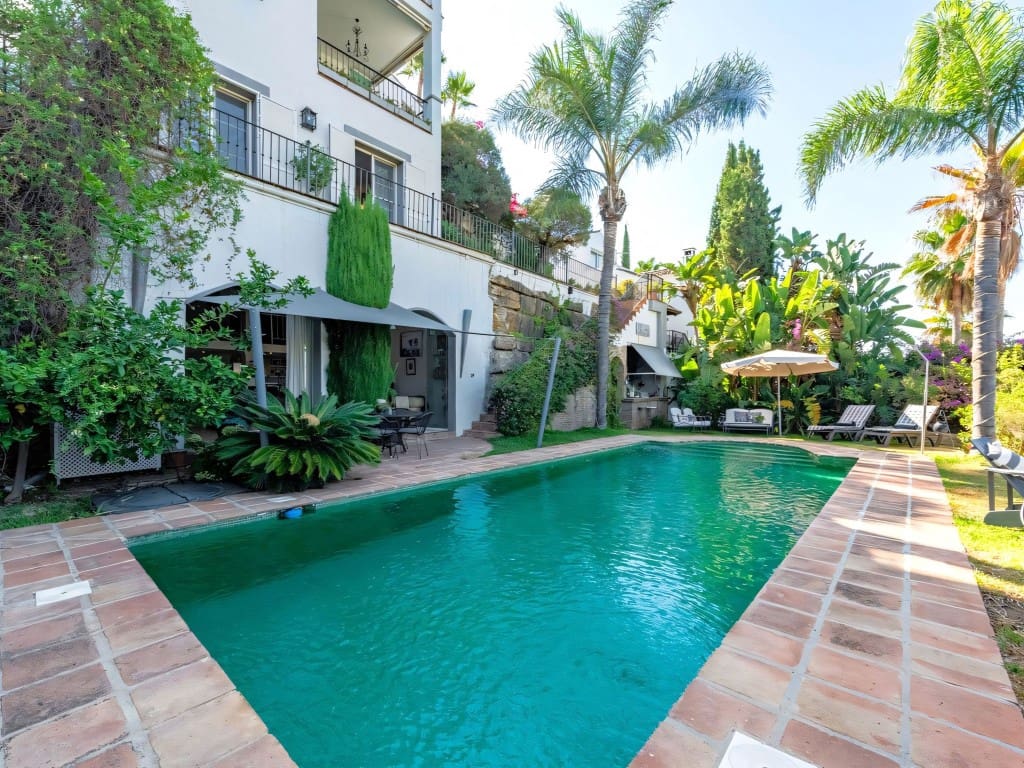 4 sypialnia Willa na sprzedaż w Istan z basenem garażem - 1 850 000 € (Ref: 9214883)