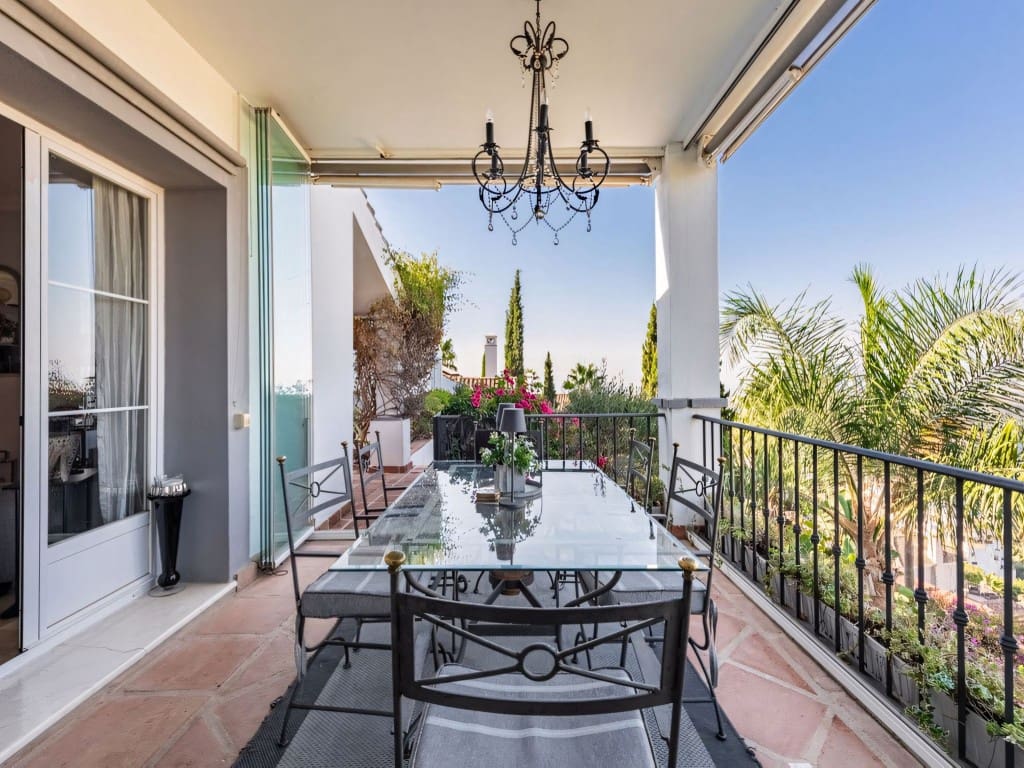 4 sypialnia Willa na sprzedaż w Istan z basenem garażem - 1 850 000 € (Ref: 9214883)