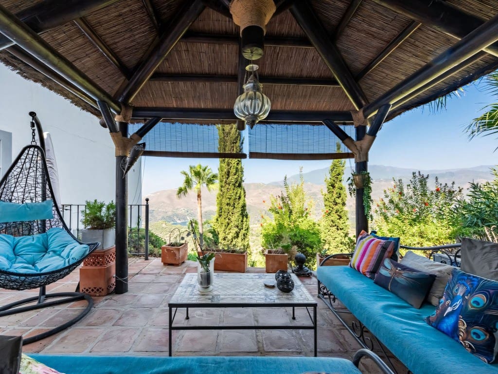 4 sypialnia Willa na sprzedaż w Istan z basenem garażem - 1 850 000 € (Ref: 9214883)