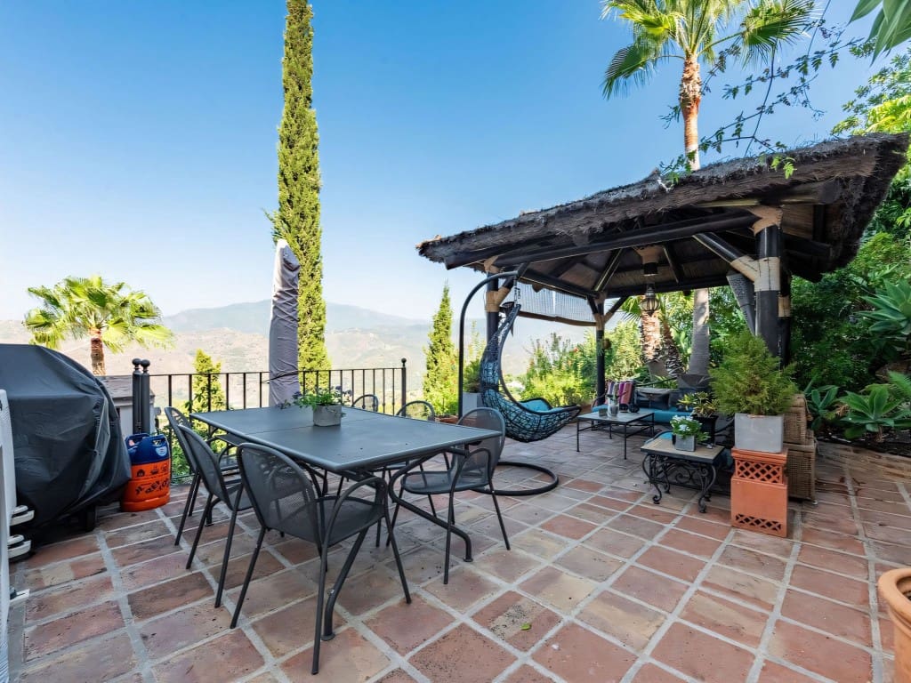 4 sypialnia Willa na sprzedaż w Istan z basenem garażem - 1 850 000 € (Ref: 9214883)