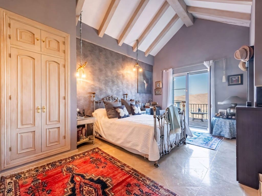 4 sypialnia Willa na sprzedaż w Istan z basenem garażem - 1 850 000 € (Ref: 9214883)