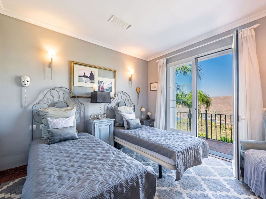 4 sypialnia Willa na sprzedaż w Istan z basenem garażem - 1 850 000 € (Ref: 9214883)