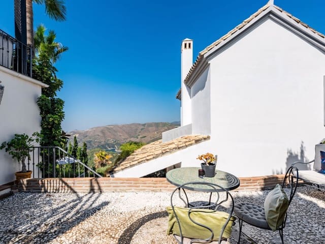 4 sypialnia Willa na sprzedaż w Istán z basenem garażem - 1 850 000 € (Ref: 9214883)