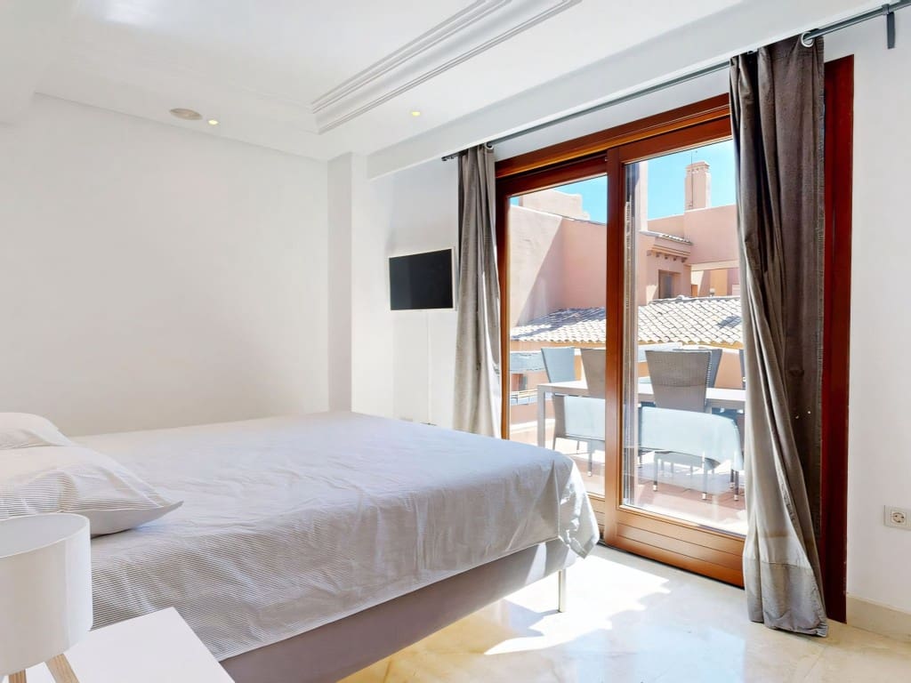 2 soverom Leilighet til salgs i New Golden Mile med svømmebasseng - € 570 000 (Ref: 9217227)