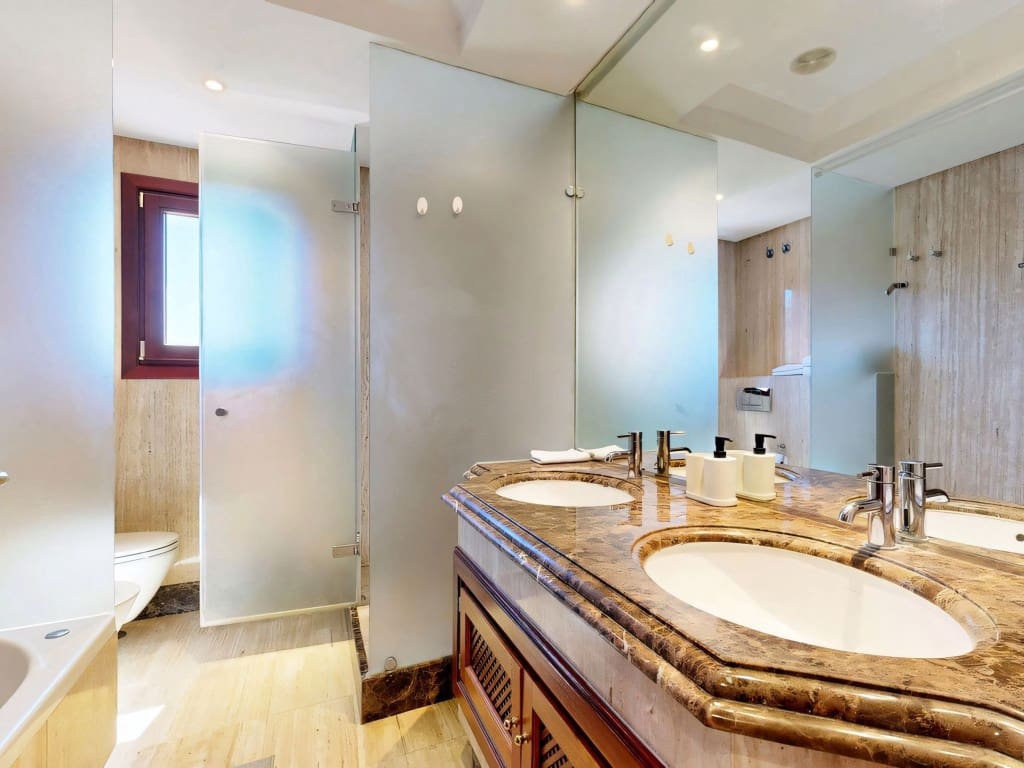 2 soverom Leilighet til salgs i New Golden Mile med svømmebasseng - € 570 000 (Ref: 9217227)