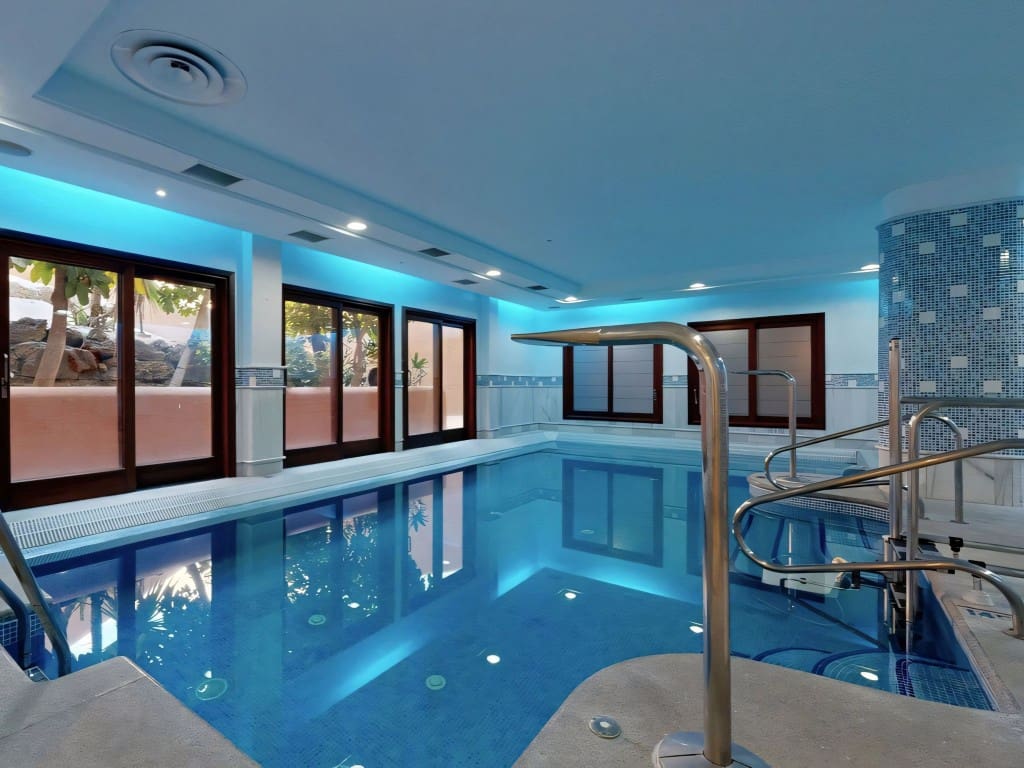 2 soverom Leilighet til salgs i New Golden Mile med svømmebasseng - € 570 000 (Ref: 9217227)