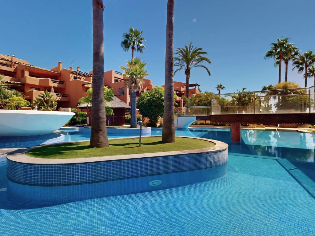 2 soverom Leilighet til salgs i New Golden Mile med svømmebasseng - € 570 000 (Ref: 9217227)