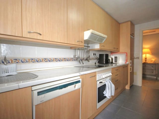 2 sovrum Lägenhet till salu i Los Monteros, Marbella med pool garage - 650 000 € (Ref: 9219772)