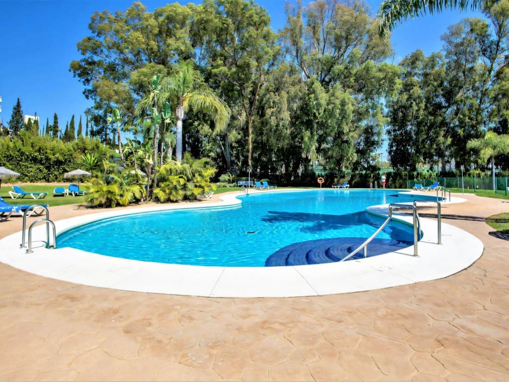 2 chambre Appartement à vendre à Los Monteros avec piscine garage - 650 000 € (Ref: 9219772)