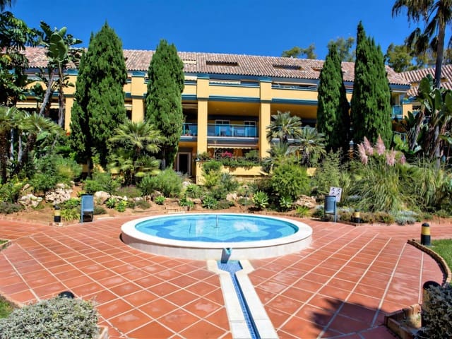 2 sovrum Lägenhet till salu i Los Monteros, Marbella med pool garage - 650 000 € (Ref: 9219772)