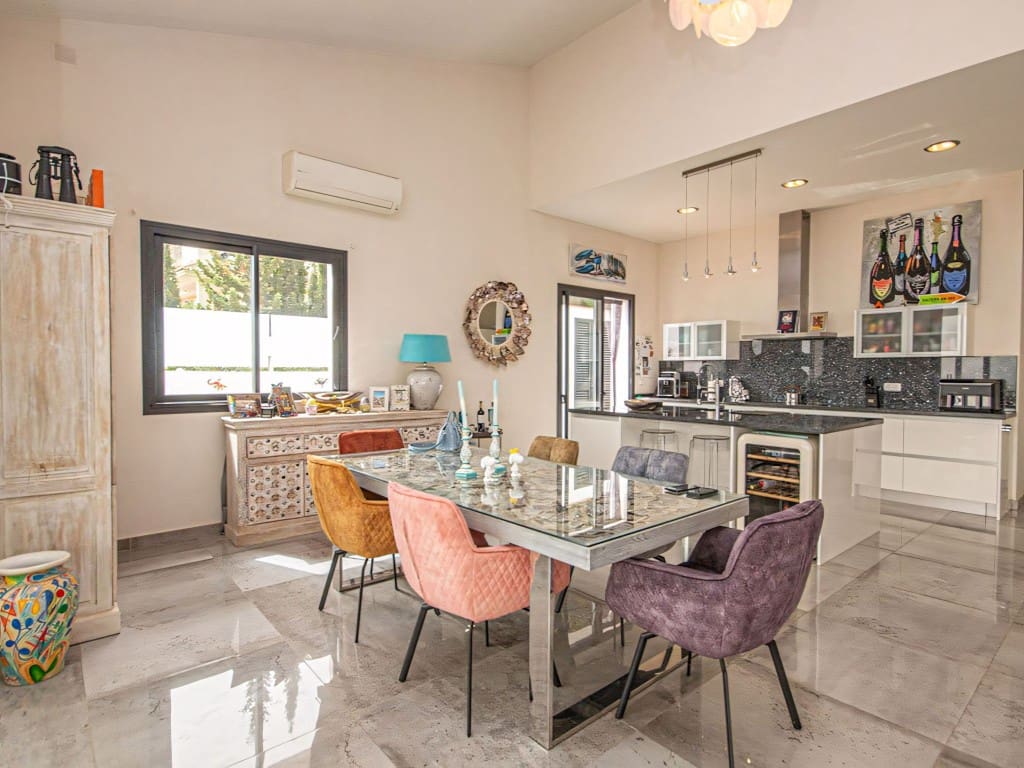 4 soverom Villa til salgs i La Mairena med svømmebasseng garasje - € 1 695 000 (Ref: 9228366)