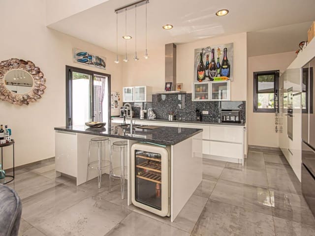 4 sypialnia Willa na sprzedaż w La Mairena, Ojen z basenem garażem - 1 695 000 € (Ref: 9228366)