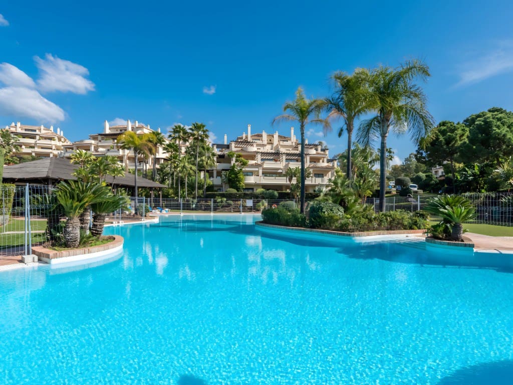 2 slaapkamer Appartement te koop in Benahavis met zwembad - € 550.000 (Ref: 9228368)