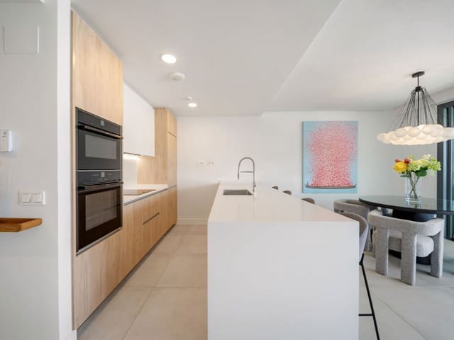 3 slaapkamer Appartement te koop in Cabopino, Marbella met zwembad - € 995.000 (Ref: 9239673)